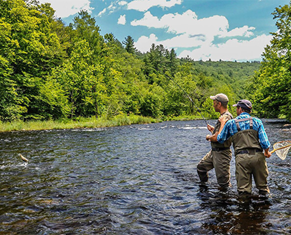 2 men fly fishing