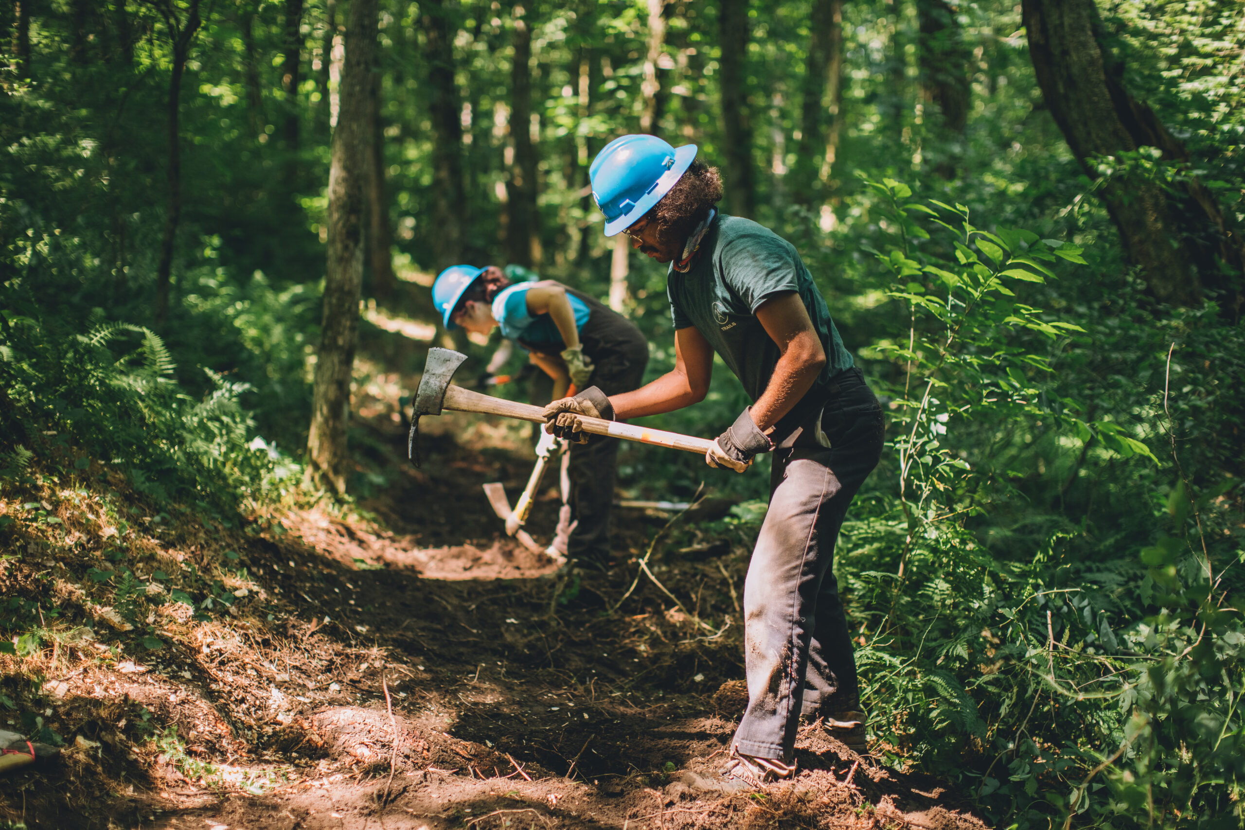 Teen Trail Crew work on the Bay Circuit Trail